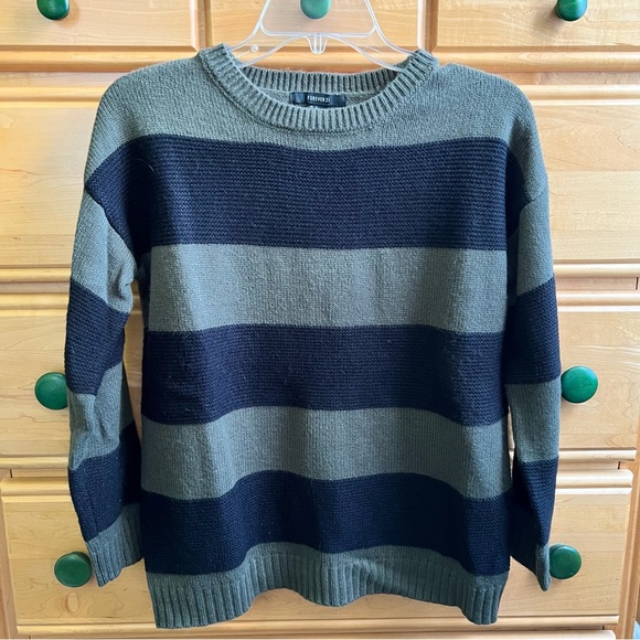 Forever 21 Sweater - Picture 2 of 3